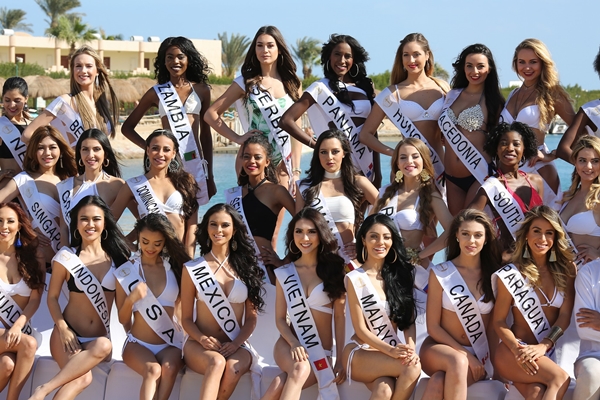 Tường Linh vào Top 10 yêu thích nhất, tặng khăn rằn cho thí sinh Miss Intercontinental 2017