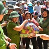 Cục Cảnh sát điều tra tội phạm về ma túy trao 800 suất quà cho bà con gặp thiên tai ở Quảng Trị