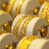 Số ca Covid-19 thế giới tăng kỷ lục, chứng khoán bị bán tháo, giá vàng đi lên