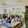 Huyện Gia Lâm (Hà Nội): Trưởng Công an xã tuyên truyền, hướng dẫn kỹ năng đảm bảo an ninh học đường