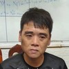 Biểu hiện lạ của gã đàn ông dắt bộ xe máy lúc rạng sáng