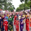Phụ nữ Thủ đô thướt tha trong trang phục áo dài