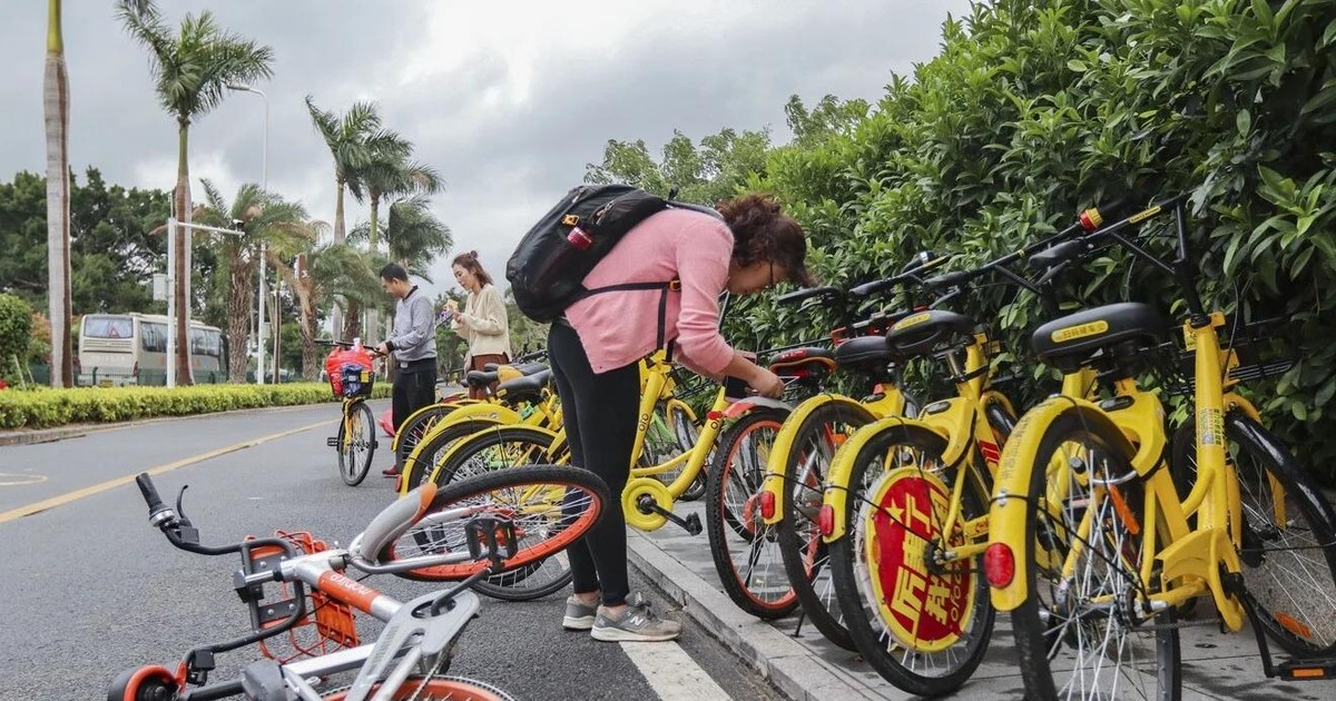Cận Cảnh Lốp Xe Bị Hư Hỏng Trên Chiếc Xe Đạp Ofo Màu Vàng Chia Sẻ Milan Một  Chiếc Xe Đạp Trên Đường Phố Được Thành Lập Tại Trung Quốc Ofo Là