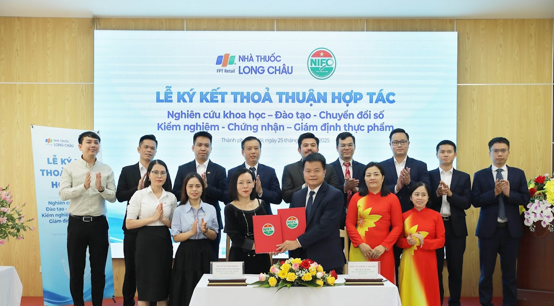 Long Châu hợp tác cùng Viện Kiểm nghiệm An toàn vệ sinh thực phẩm quốc gia