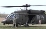 [ẢNH] Xe trượt tuyết đâm rách đuôi trực thăng Mỹ