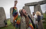 Hàng trăm người tập trung tại bãi đá cổ Stonehenge để đón tiết Thu phân