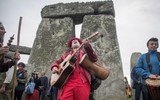 Hàng trăm người tập trung tại bãi đá cổ Stonehenge để đón tiết Thu phân