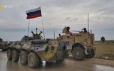 [ẢNH] Xe bọc thép Nga húc thẳng thiết giáp Mỹ khi bị cản đường?