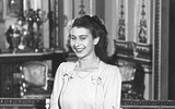 [ẢNH] Những bức ảnh thời trẻ hiếm có của Nữ hoàng Anh Elizabeth II