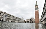 [ẢNH] Ngập lụt kỷ lục, người dân thành phố Venice vẫn vui vẻ chụp ảnh