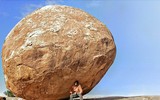 [ẢNH] Kỳ lạ những tảng đá cổ nằm chênh vênh trăm năm mà không bị đổ