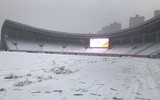 Tuyết phủ kín đặc sân Thường Châu, khả năng sẽ hoãn trận chung kết U23 châu Á 2018