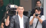 [ẢNH] Biển người háo hức chờ Ronaldo kiểm tra y tế ở Juventus