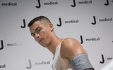 [ẢNH] Biển người háo hức chờ Ronaldo kiểm tra y tế ở Juventus