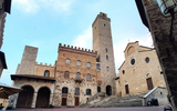 Khám phá những tòa nhà “chọc trời” có niên đại 800 tuổi ở Italia