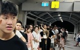 Cả ngàn người xếp hàng chờ trải nghiệm metro Nhổn - Ga Hà Nội trong tiết trời oi nóng đỉnh điểm