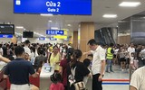 Cả ngàn người xếp hàng chờ trải nghiệm metro Nhổn - Ga Hà Nội trong tiết trời oi nóng đỉnh điểm