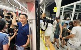 Cả ngàn người xếp hàng chờ trải nghiệm metro Nhổn - Ga Hà Nội trong tiết trời oi nóng đỉnh điểm