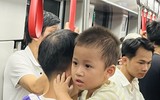 Cả ngàn người xếp hàng chờ trải nghiệm metro Nhổn - Ga Hà Nội trong tiết trời oi nóng đỉnh điểm