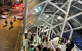 Cả ngàn người xếp hàng chờ trải nghiệm metro Nhổn - Ga Hà Nội trong tiết trời oi nóng đỉnh điểm