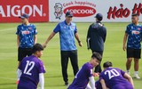 Thầy trò Kim Sang-sik sảng khoái, tập buổi đầu cho AFF Cup 2024