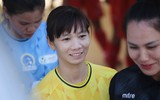 'Chiến binh' Thuỳ Trang vừa rời sân futsal đã 'quẩy' tưng bừng sân 11