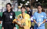 'Chiến binh' Thuỳ Trang vừa rời sân futsal đã 'quẩy' tưng bừng sân 11