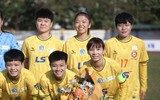 'Chiến binh' Thuỳ Trang vừa rời sân futsal đã 'quẩy' tưng bừng sân 11