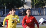 'Chiến binh' Thuỳ Trang vừa rời sân futsal đã 'quẩy' tưng bừng sân 11