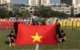 'Chiến binh' Thuỳ Trang vừa rời sân futsal đã 'quẩy' tưng bừng sân 11