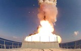Tên lửa siêu vượt âm Zircon phóng từ tàu chiến Nga tiêu diệt gọn mục tiêu mặt đất