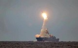 Tên lửa siêu vượt âm Zircon phóng từ tàu chiến Nga tiêu diệt gọn mục tiêu mặt đất