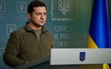 Tổng thống Ukraine từ chối di tản, phương Tây đổ vũ khí cho Kiev