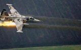 Su-25 Ukraine trúng tên lửa Nga, bị thổi bay phần đuôi nhưng vẫn tiếp đất an toàn