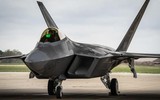 'Chim ăn thịt' F-22 Mỹ sập càng, mài thân xuống đường băng