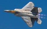 'Chim ăn thịt' F-22 Mỹ sập càng, mài thân xuống đường băng