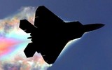 'Chim ăn thịt' F-22 Mỹ sập càng, mài thân xuống đường băng