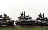 Ukraine trục vớt xe tăng T-90A từ lòng sông