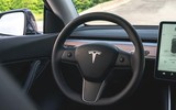 Rơi từ độ cao 80 m, gia đình 4 người trong xe Tesla Model Y vẫn sống sót thần kỳ