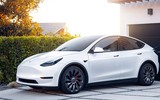 Rơi từ độ cao 80 m, gia đình 4 người trong xe Tesla Model Y vẫn sống sót thần kỳ