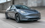 Rơi từ độ cao 80 m, gia đình 4 người trong xe Tesla Model Y vẫn sống sót thần kỳ