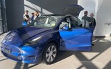 Rơi từ độ cao 80 m, gia đình 4 người trong xe Tesla Model Y vẫn sống sót thần kỳ