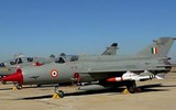 'Cánh én bạc' MiG-21 Ấn Độ lao xuống đất, 5 người thương vong