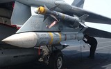 Tiêm kích F/A-18F Mỹ lần đầu mang lượng lớn tên lửa đối không tầm xa AIM-174B mới