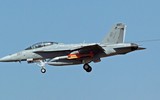 Tiêm kích F/A-18F Mỹ lần đầu mang lượng lớn tên lửa đối không tầm xa AIM-174B mới