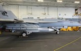 Tiêm kích F/A-18F Mỹ lần đầu mang lượng lớn tên lửa đối không tầm xa AIM-174B mới