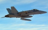 Tiêm kích F/A-18C/D Hornet Mỹ thêm ‘móng vuốt’ với tên lửa JASSM 