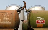 Ấn Độ mua dầu Nga đạt mức kỷ lục, nhưng Moskva không thể sử dụng tiền