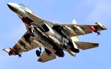 Tiêm kích Su-35 gây ấn tượng mạnh khi xuất hiện ở 'chế độ quái thú'