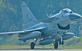 Tiêm kích J-10CE đánh bại bản nâng cấp của F-16